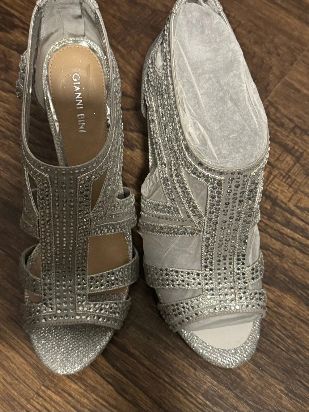 Gianni Bini Sianna Jewel Embellished Silver Bling Dress Shoe. New without box.